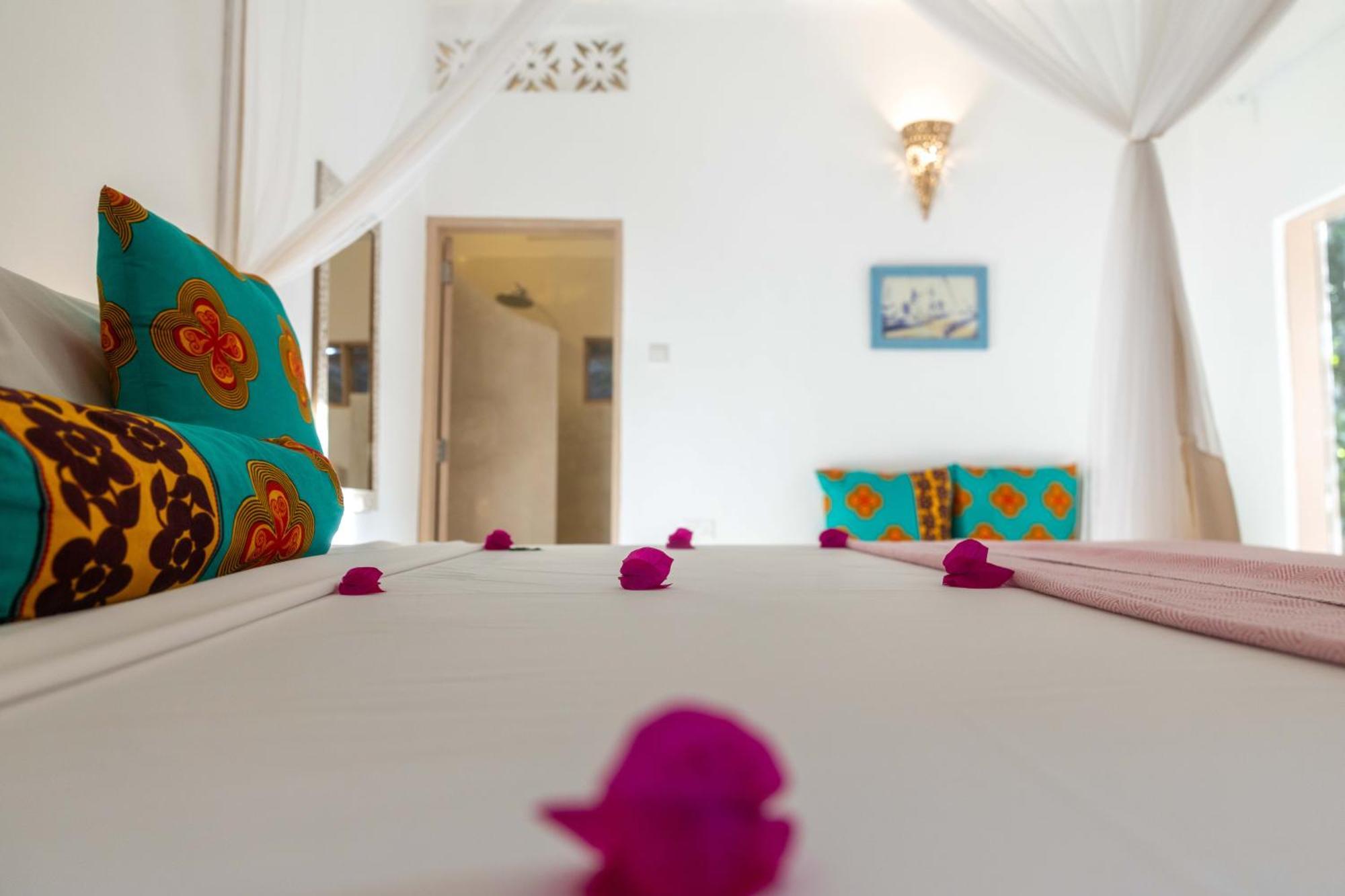 Sharazad Boutique Hotel Джамбиани Екстериор снимка