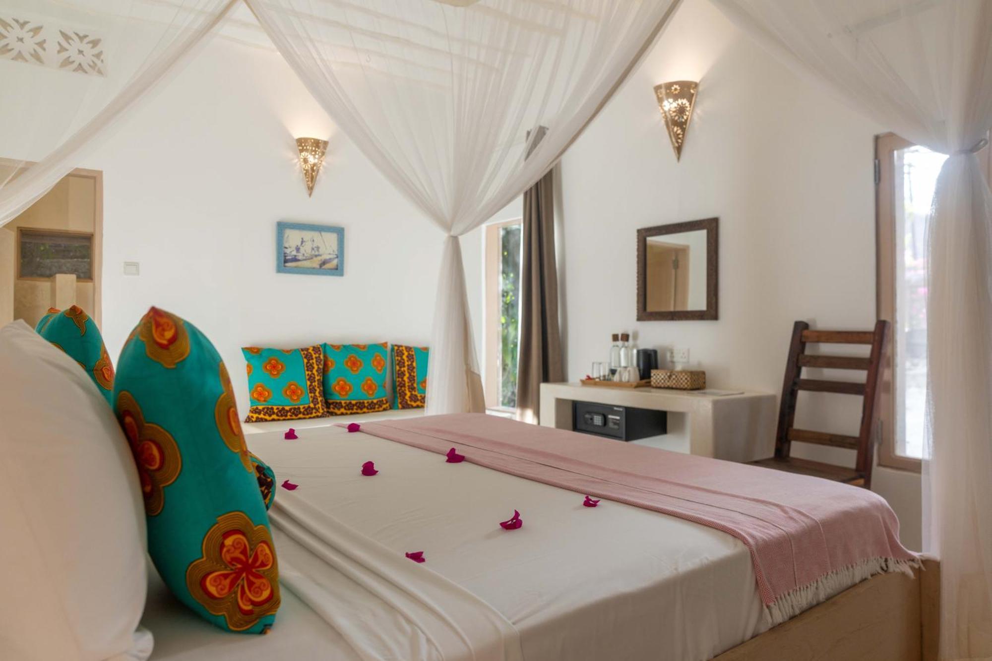 Sharazad Boutique Hotel Джамбиани Екстериор снимка